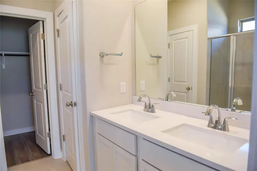 Dual Vanities in Primary Bath