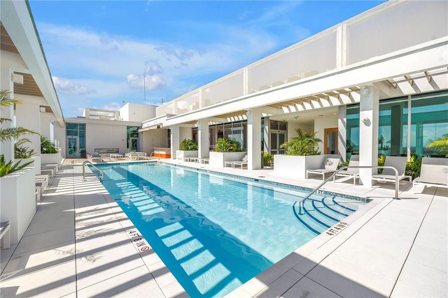 Exterior details and patio area of a home in , St. Petersburg (Image 21).