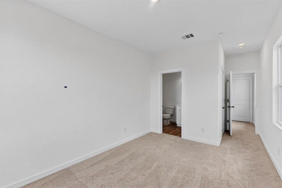 Spacious, unfurnished interior of a new home in Solterra Texas, Mesquite (Image 33).