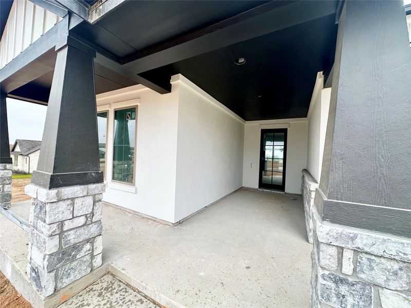 Doorway to property featuring a patio area and stucco siding