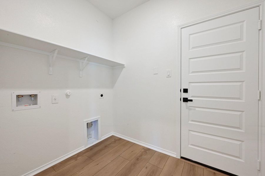 Spacious, unfurnished interior of a new home in Salerno - Classic Collection, Round Rock (Image 14).