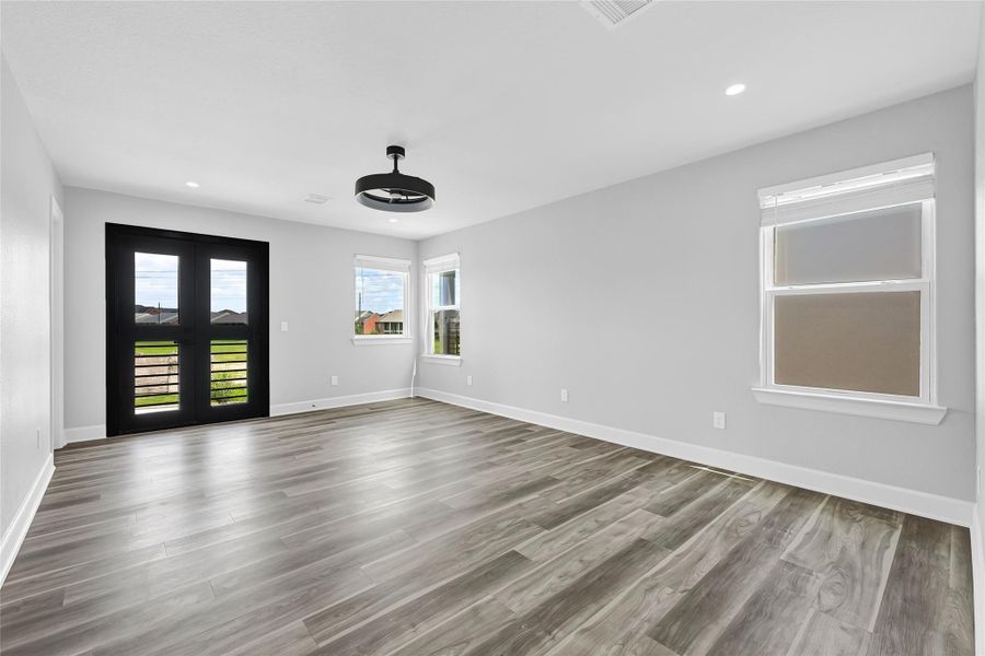 Spacious, unfurnished interior of a new home in , Houston (Image 27).