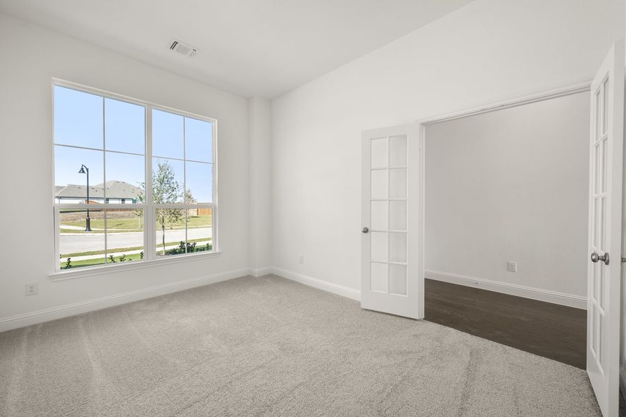 Spacious, unfurnished interior of a new home in Myrtle Creek, Waxahachie (Image 29). Spacious, unfurnished interior of a new home in Myrtle Creek, Waxahachie (Image 29).