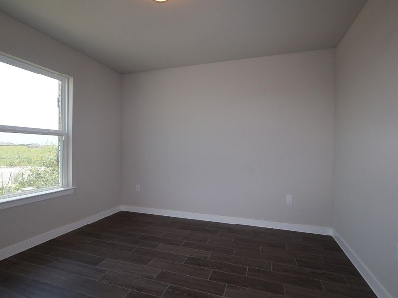 Spacious, unfurnished interior of a new home in Willow Springs, Buda (Image 7).