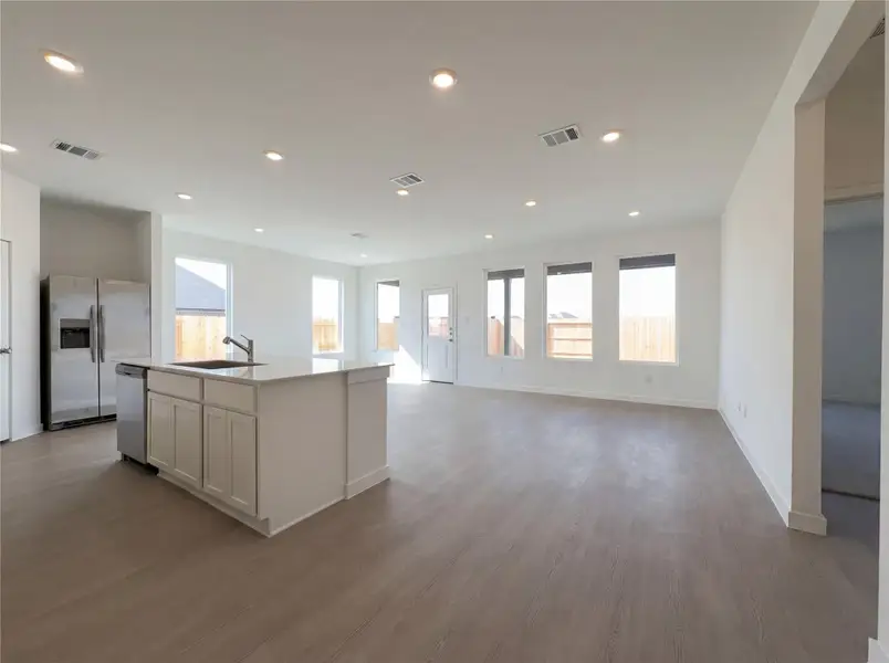 Spacious, unfurnished interior of a new home in River Ranch, Dayton (Image 22).