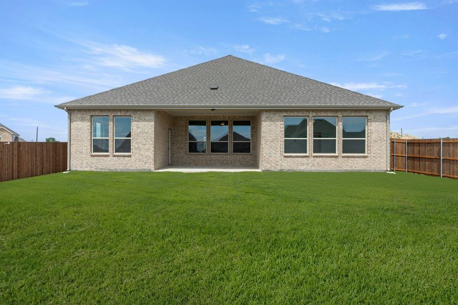 Exterior details and patio area of a home in Park Trails, Forney (Image 4).