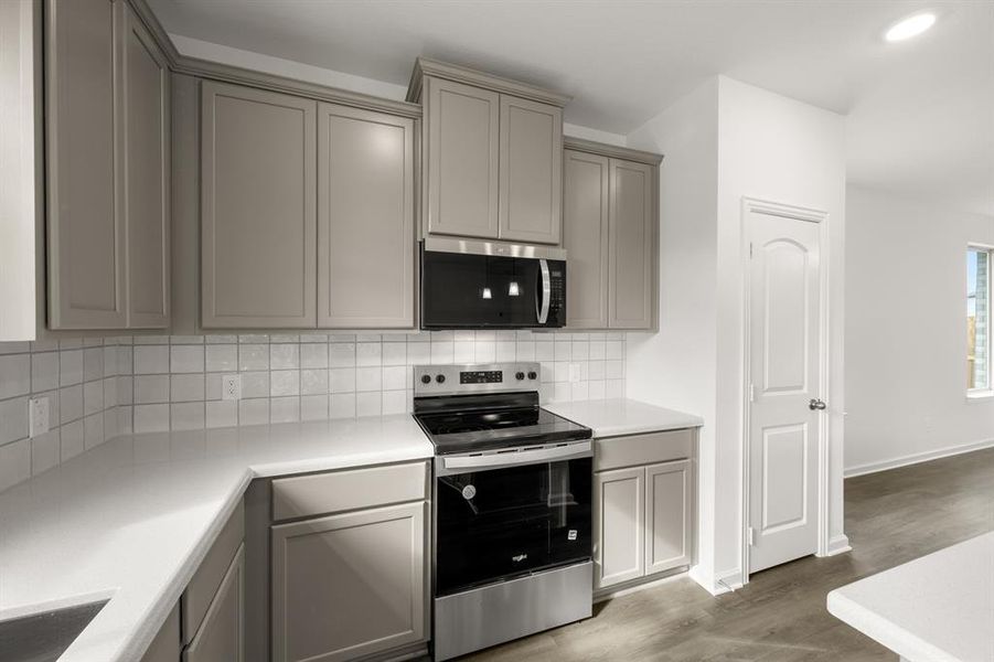 110 Honey Bee- Kitchen-4