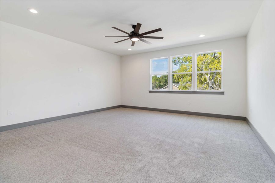 Loft/2nd living area without virtual staging