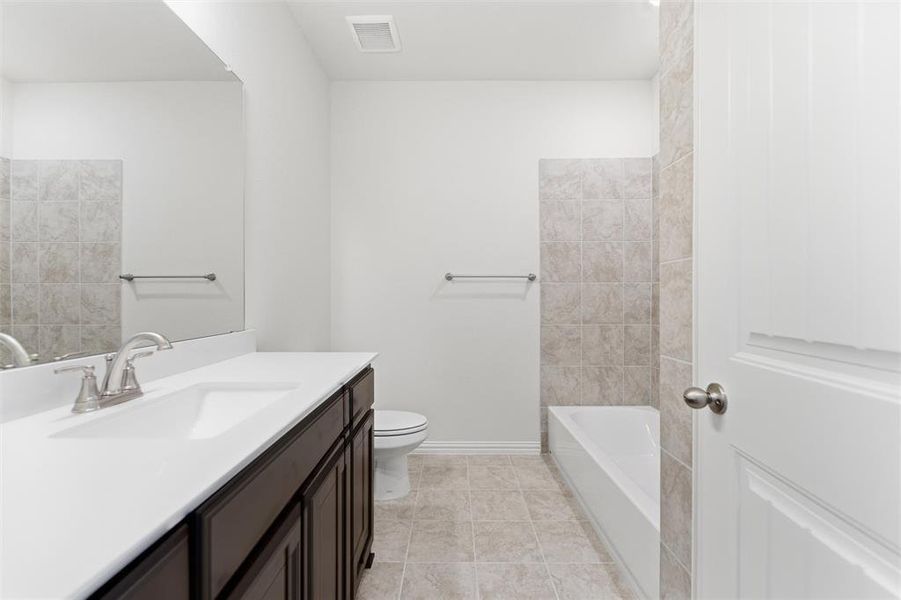 Furnished interior view inside a new home in Waterford Park, Weatherford (Image 14).