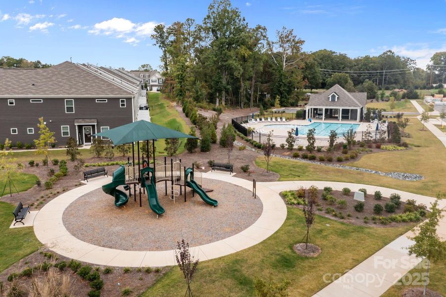 Community amenities in , Charlotte (Image 25).