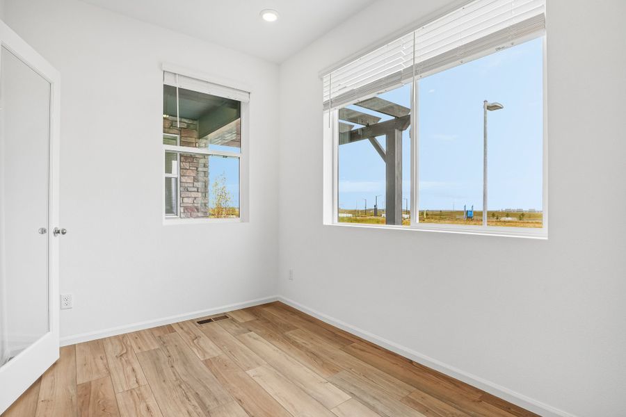 Spacious, unfurnished interior of a new home in Windler, Aurora (Image 12).