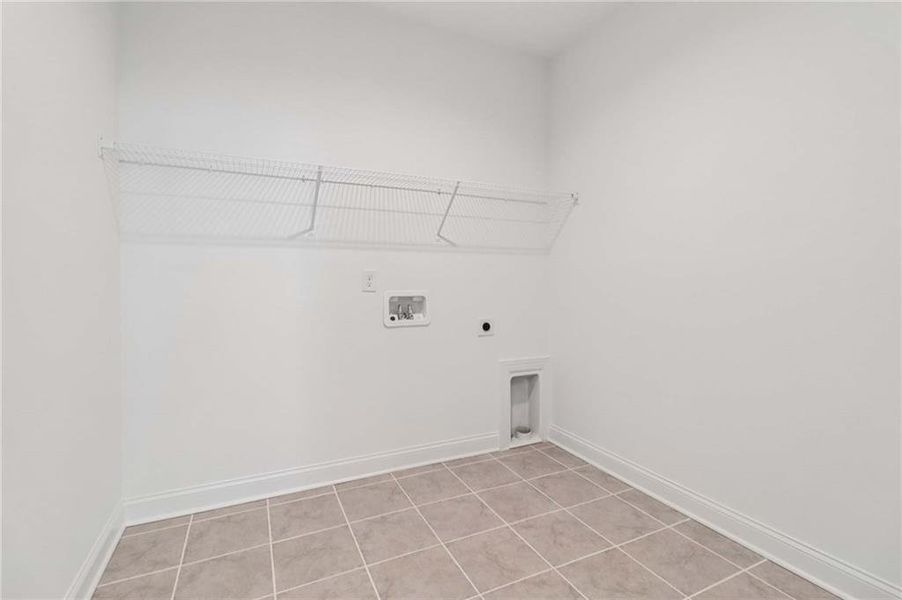 Spacious, unfurnished interior of a new home in East Harbor II at Chestatee, Dawsonville (Image 43).