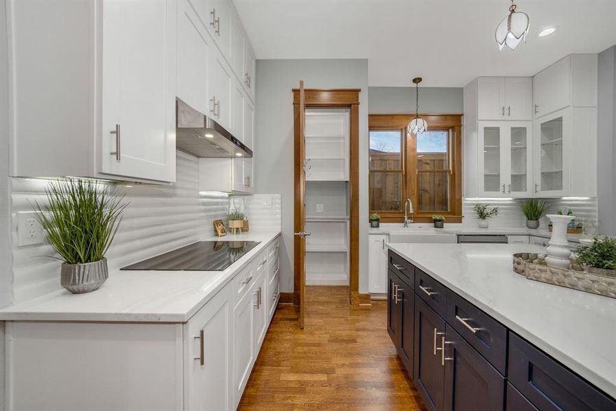 Furnished interior view inside a new home in , Dallas (Image 18).