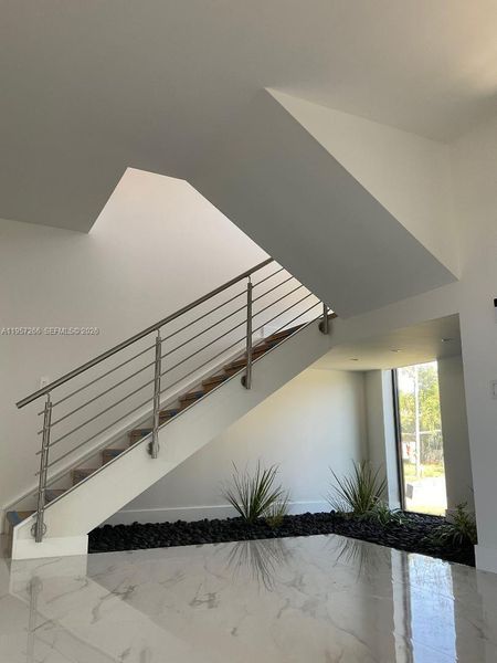 Spacious, unfurnished interior of a new home in , Fort Lauderdale (Image 19).