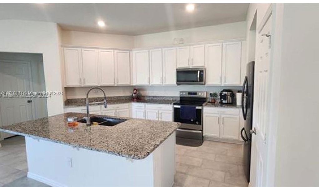 Furnished interior view inside a new home in Lake Lucerne, Winter Haven (Image 4). Furnished interior view inside a new home in Lake Lucerne, Winter Haven (Image 4).