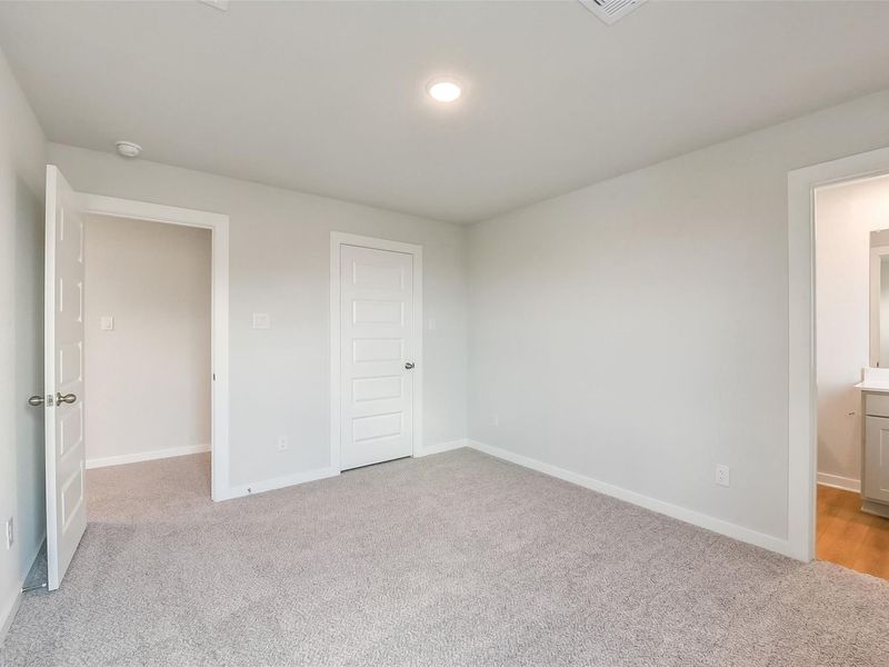 Spacious, unfurnished interior of a new home in River Ranch Meadows, Dayton (Image 29).