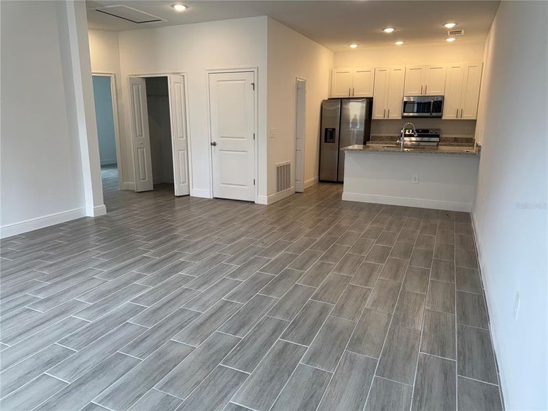 Spacious, unfurnished interior of a new home in , Poinciana (Image 9).