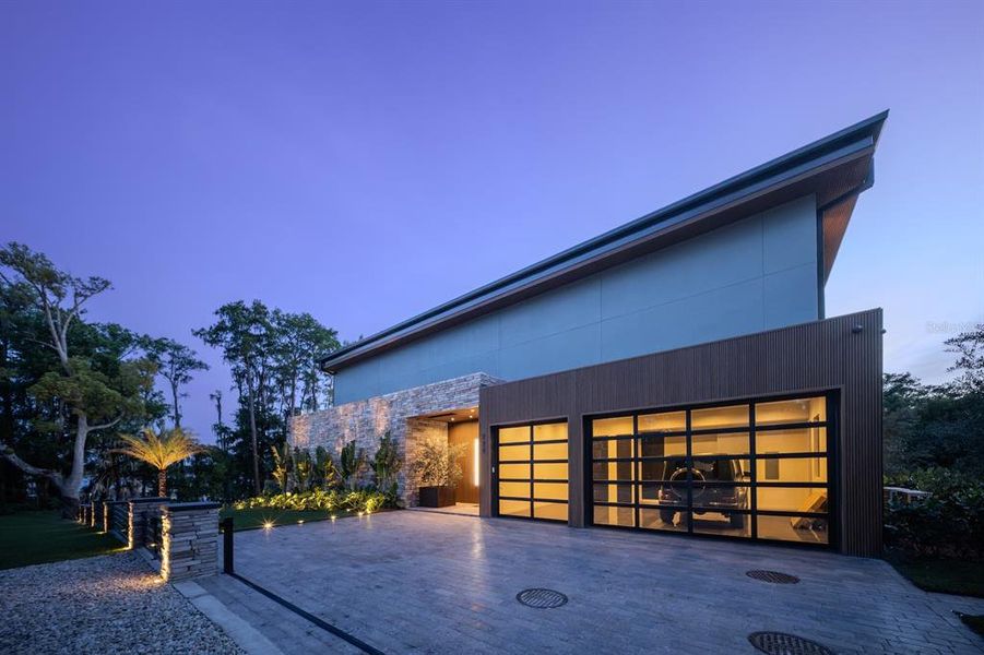 Exterior details and patio area of a home in , Windermere (Image 30).