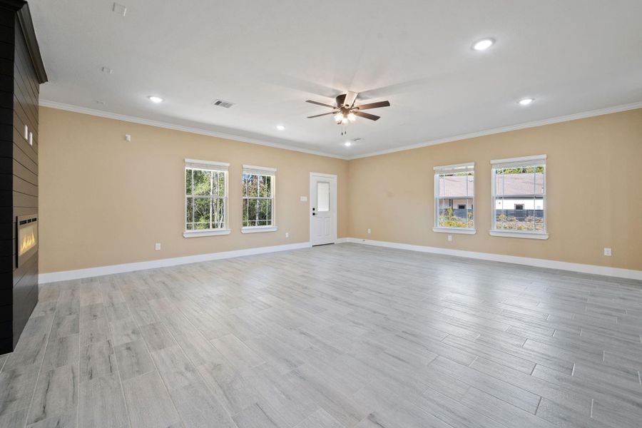 Spacious, unfurnished interior of a new home in , Livingston (Image 15).