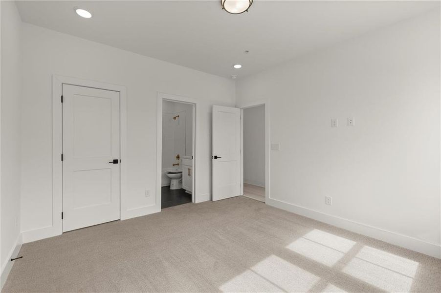 Spacious, unfurnished interior of a new home in , Alpharetta (Image 43).