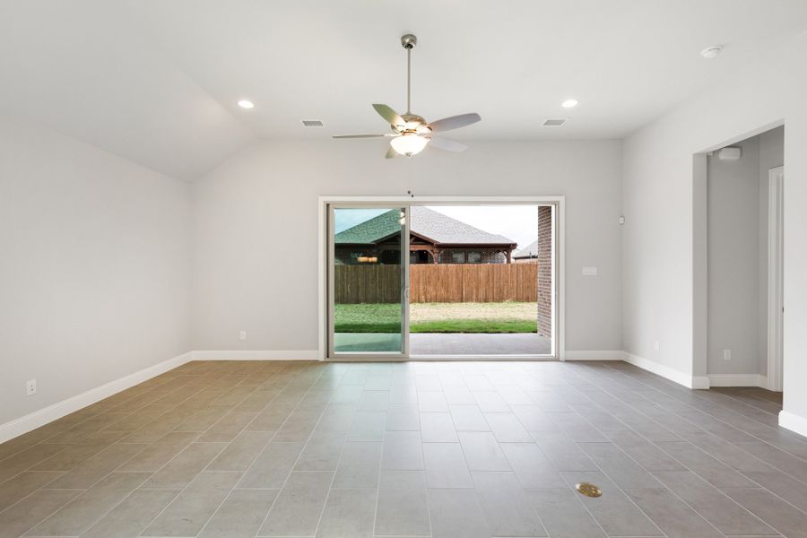Representative unfurnished interior of a home built from the Bridgeport by UnionMain Homes in Lake Breeze, Lavon (Image 23).
