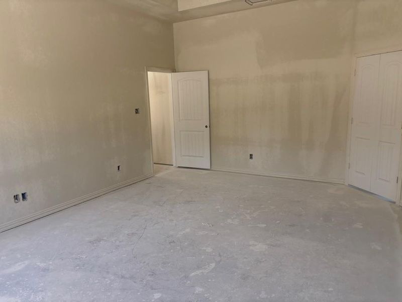 Spacious, unfurnished interior of a new home in Waterford Park, Weatherford (Image 6). Spacious, unfurnished interior of a new home in Waterford Park, Weatherford (Image 6).