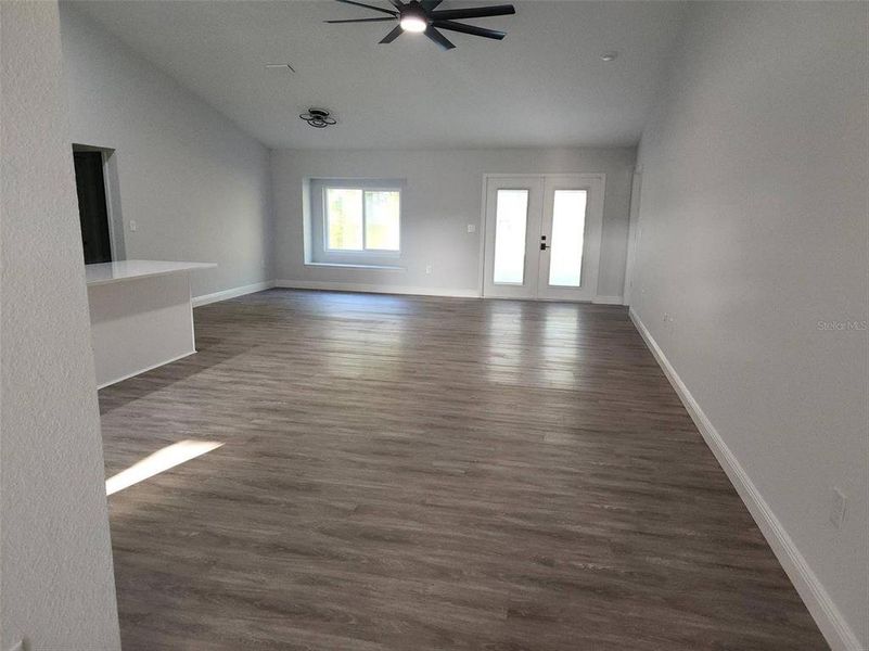 Spacious, unfurnished interior of a new home in , Spring Hill (Image 7).