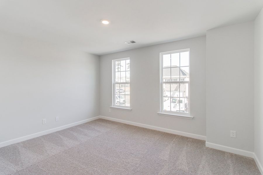 Spacious, unfurnished interior of a new home in Pebble Branch, Chapin (Image 37).