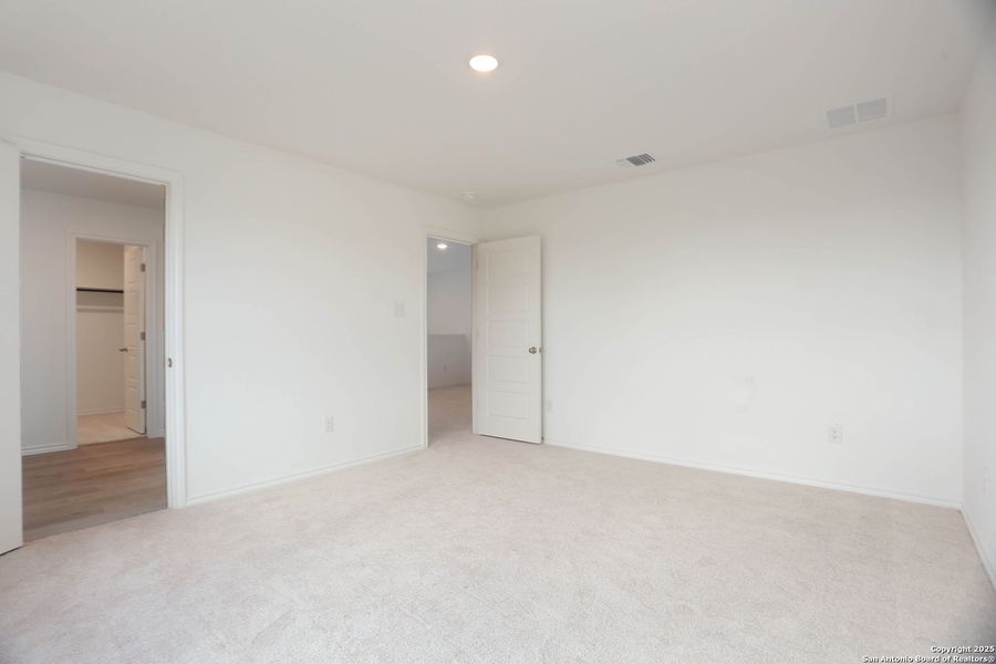 Spacious, unfurnished interior of a new home in Fairway Crossing 40s, San Antonio (Image 45).