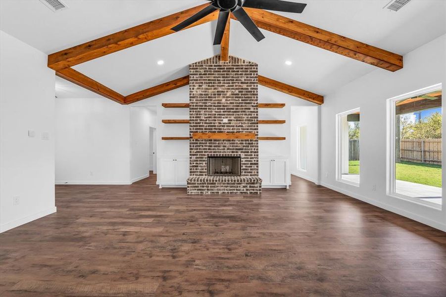 Spacious, unfurnished interior of a new home in , Hewitt (Image 12).