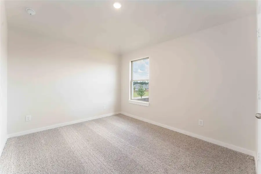 Spacious, unfurnished interior of a new home in Magnolia Springs, Montgomery (Image 9).