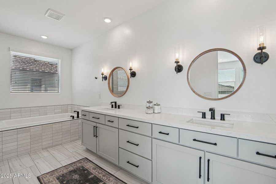 31-web-or-mls-E Waller Ln-S2611-031