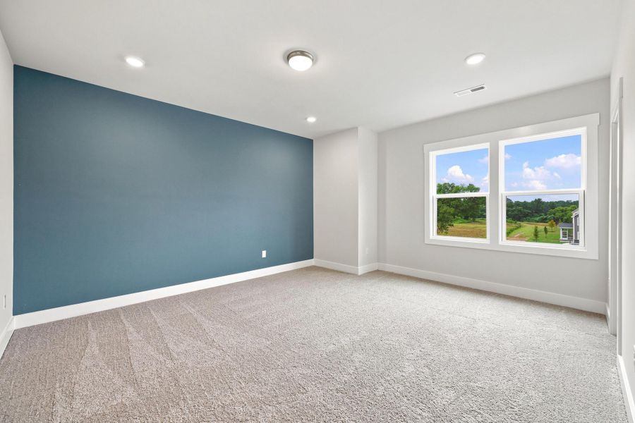 Spacious, unfurnished interior of a new home in Allen Park, Raleigh (Image 14).