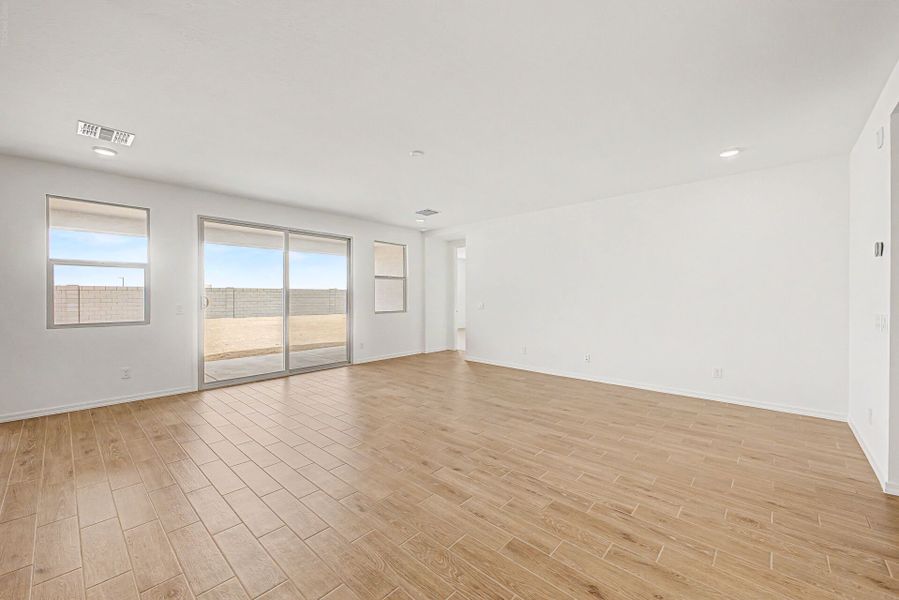 Spacious, unfurnished interior of a new home in White Tank Vistas, Waddell (Image 10). Spacious, unfurnished interior of a new home in White Tank Vistas, Waddell (Image 10).