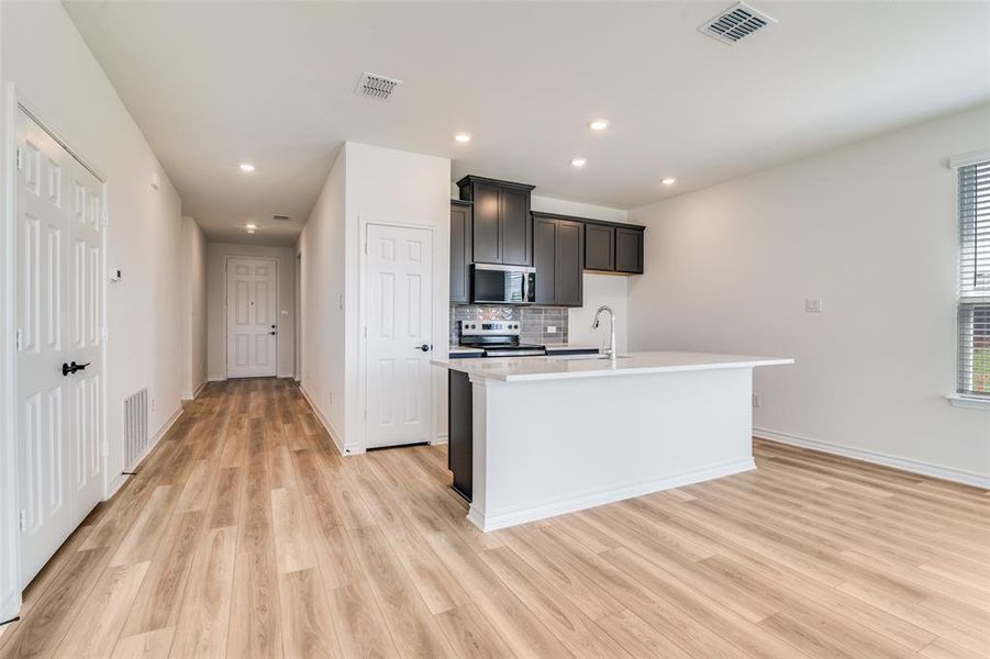 Furnished interior view inside a new home in Cottonwood Creek, Seagoville (Image 5).
