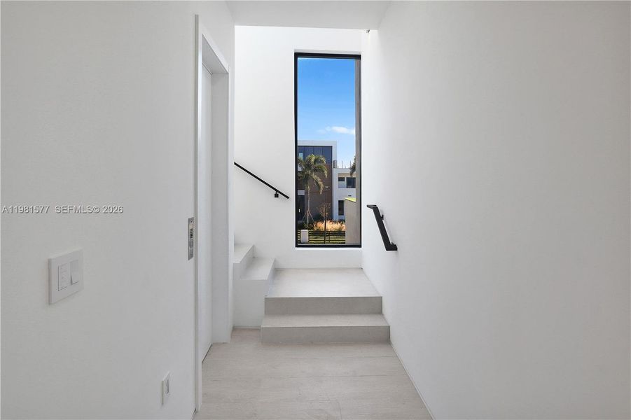 Spacious, unfurnished interior of a new home in , Davie (Image 24).