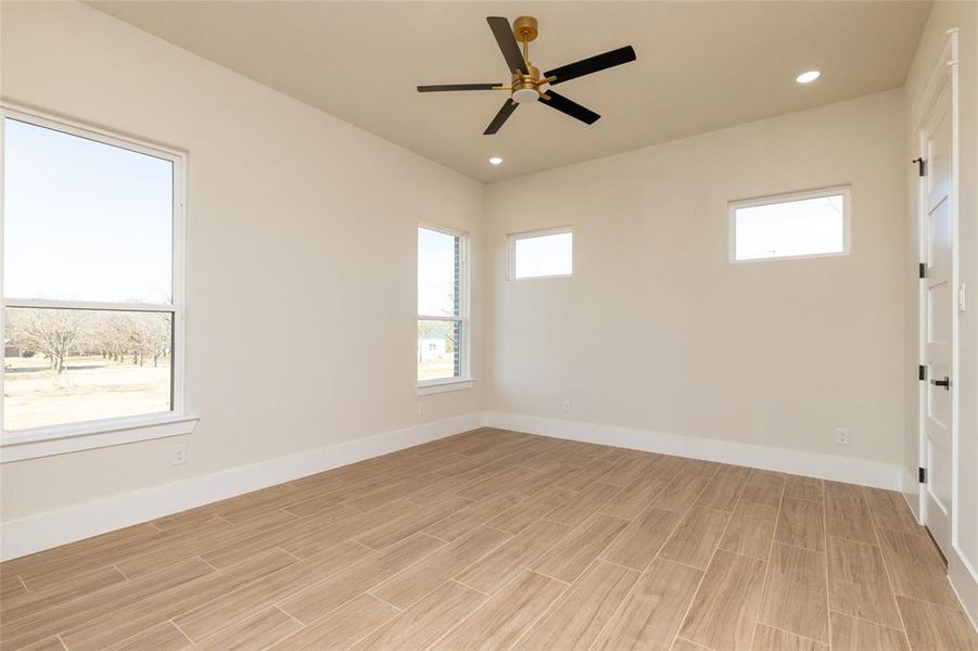 Spacious, unfurnished interior of a new home in , Granbury (Image 33).