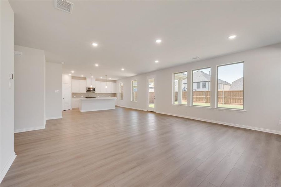 Spacious, unfurnished interior of a new home in Spiritas Ranch, Little Elm (Image 11).