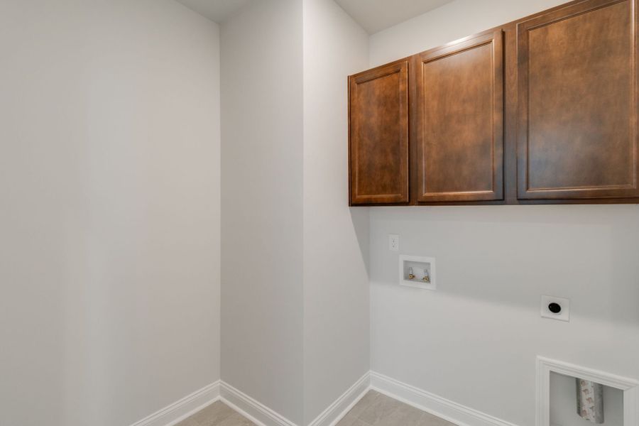 Spacious, unfurnished interior of a new home in Pecan Orchard, Elgin (Image 21).