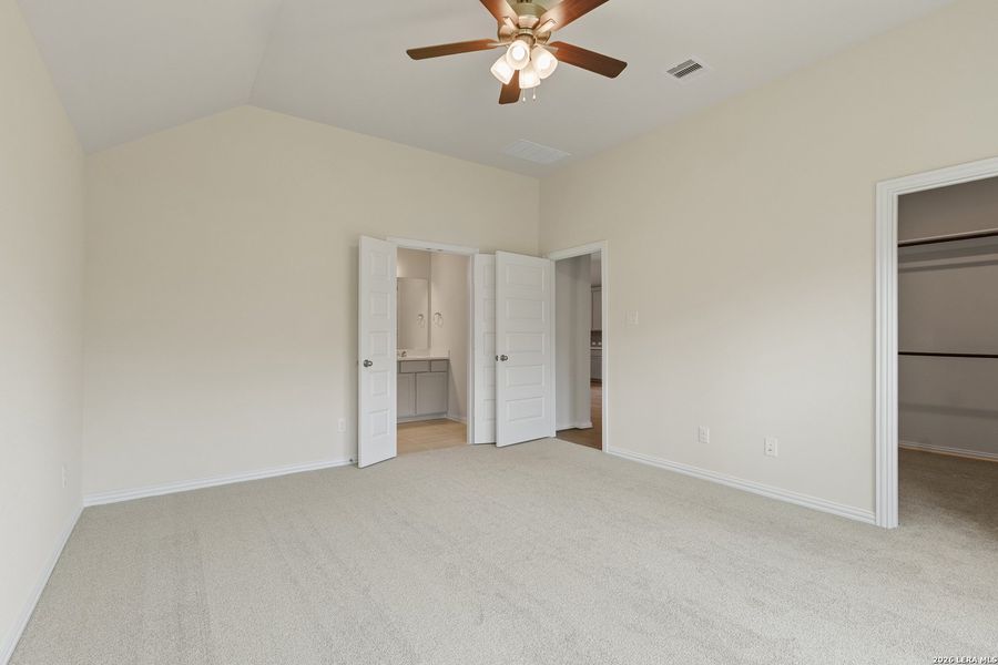 Spacious, unfurnished interior of a new home in Prominence, San Antonio (Image 12).
