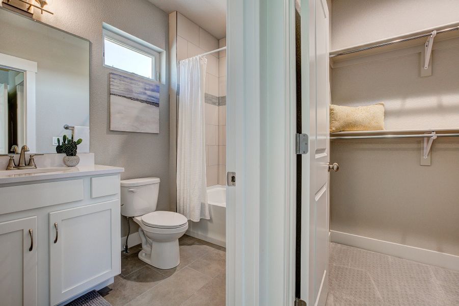 Representative furnished interior of a home built from the The Barrington 2 by Landmark Homes in Highlands at Fox Hill, Longmont (Image 33). Representative furnished interior of a home built from the The Barrington 2 by Landmark Homes in Highlands at Fox Hill, Longmont (Image 33).