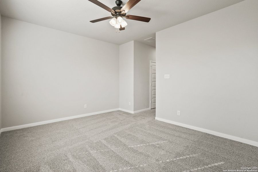 Spacious, unfurnished interior of a new home in Swenson Heights, Seguin (Image 19).