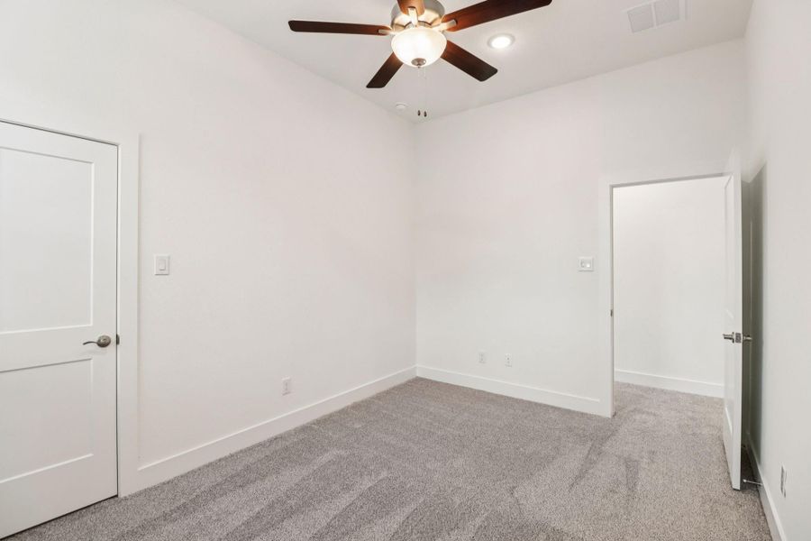 Spacious, unfurnished interior of a new home in Kresston, Montgomery (Image 33).