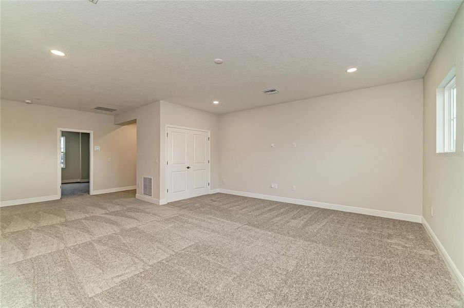 Spacious, unfurnished interior of a new home in Crosswind Ranch, Parrish (Image 34).