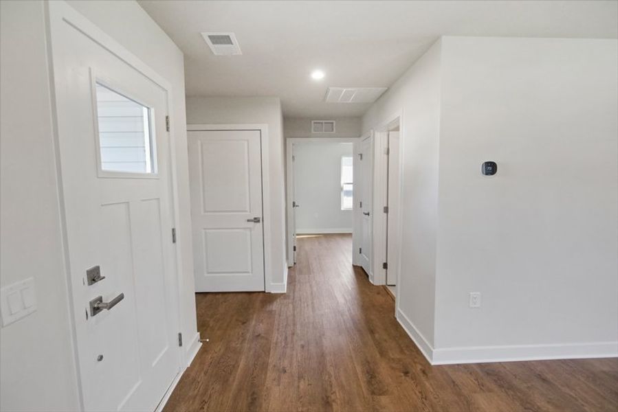 Spacious, unfurnished interior of a new home in Garrison Farms, Seneca (Image 12).