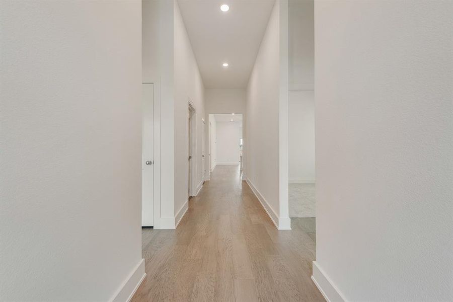 Spacious, unfurnished interior of a new home in Edgewater, Fate (Image 20).