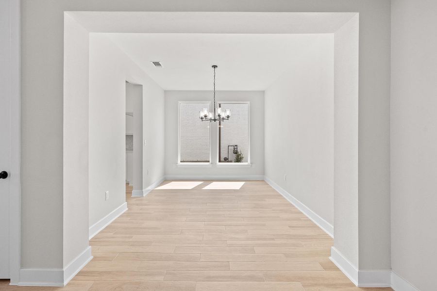 Spacious, unfurnished interior of a new home in Lakeside at Tessera - 50', Lago Vista (Image 15).