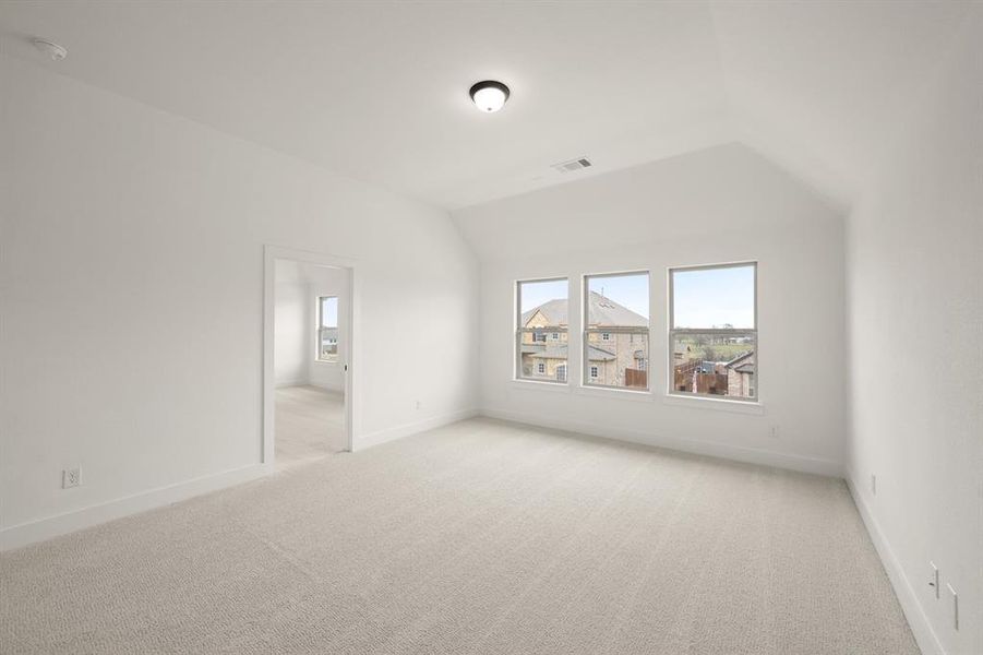 Spacious, unfurnished interior of a new home in High Country, Burleson (Image 27).