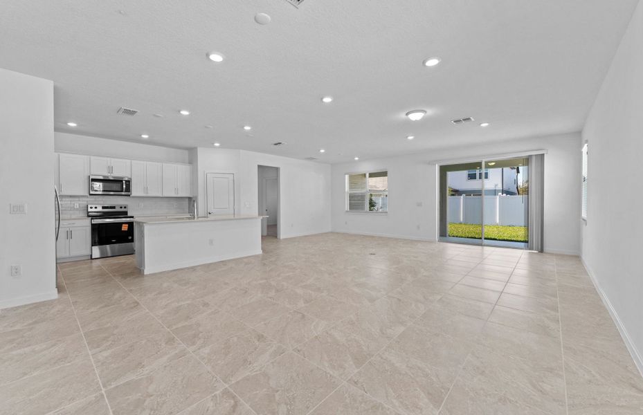 Representative unfurnished interior of a home built from the Medina by Pulte Homes in Reagan Landing, Bradenton (Image 17).