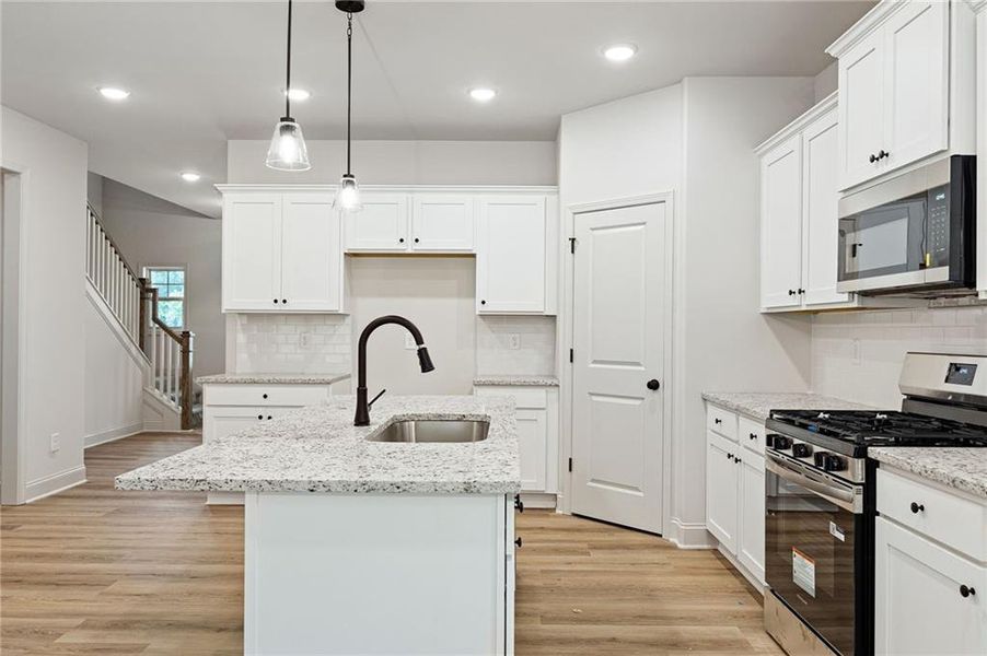 Furnished interior view inside a new home in , Dallas (Image 10).
